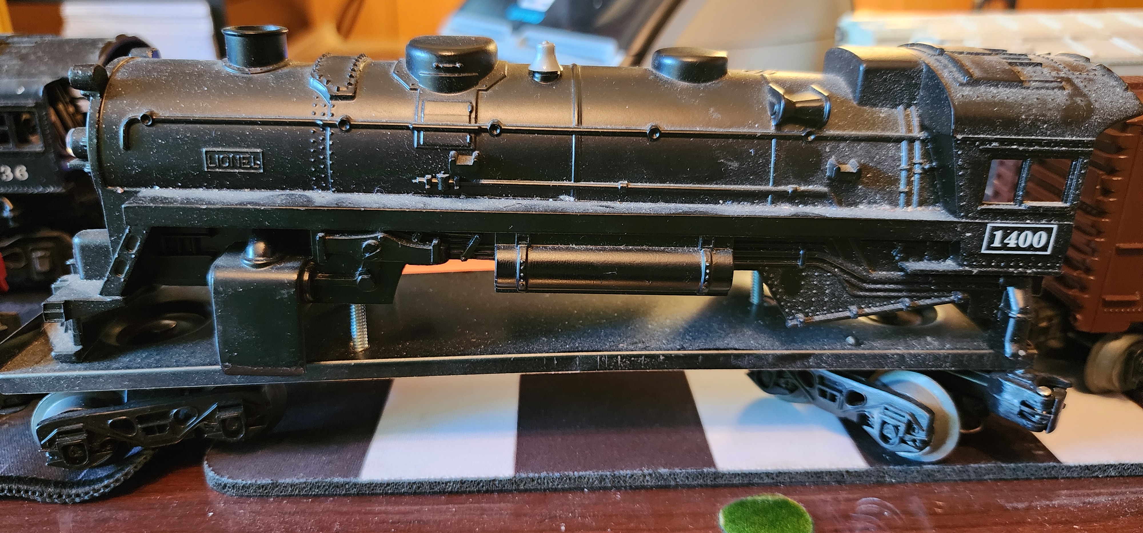 Non-Powered - Flatbed Mounted Lionel 1400 Locomotive Engine - Black